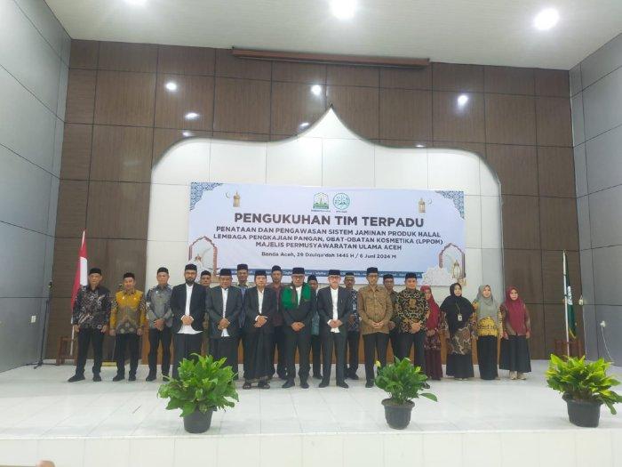 Pj Gubernur Aceh Kukuhkan Tim Terpadu LPPOM MPU Aceh