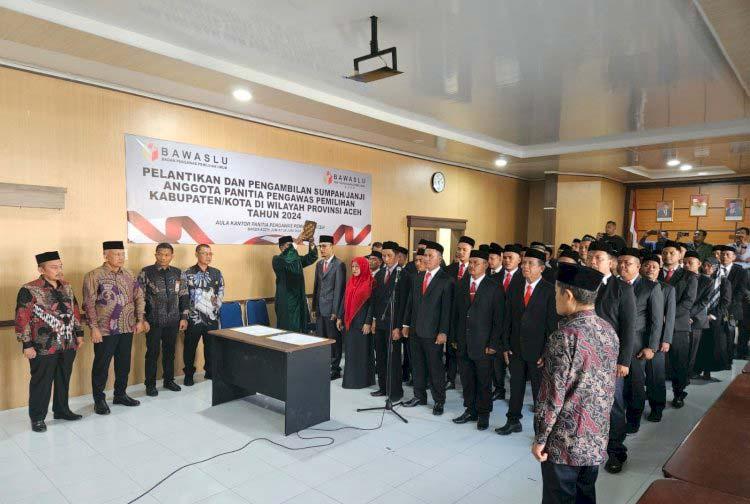 Ketua Bawaslu Lantik Komisioner Panwaslih 12 Kabupaten/Kota di Aceh