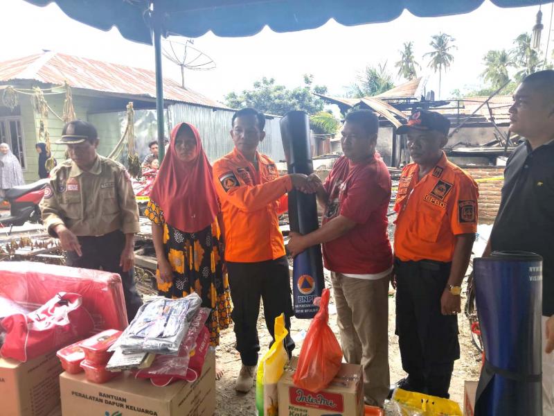 Korban Kebakaran di Engkeran Alur Buluh Agara Terima Bantuan Masa Panik