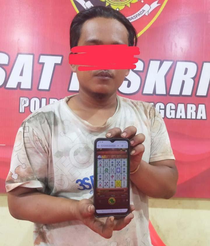Saat Main Judol di Warkop, Seorang Pemuda Ditangkap Polisi